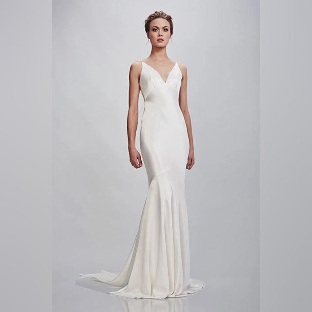 Theia Couture “Jean” Wedding Gown in Ivory Size 2 NWT Never Worn, unaltered